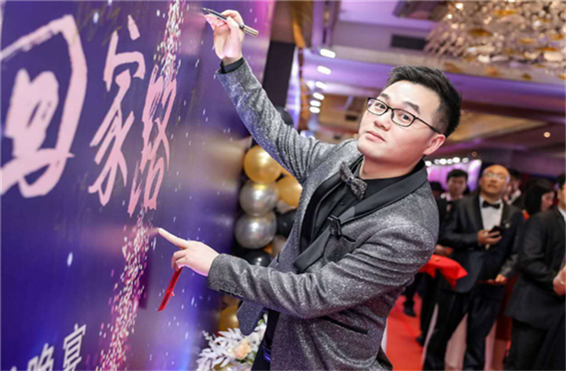 【高光“疫”事】勇敢逆行的特殊“网约车”——AG公司90后，用信念打通生命运输线